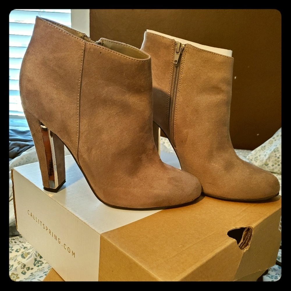 Call it Spring Women's Lovelarwen Ankle Bootie